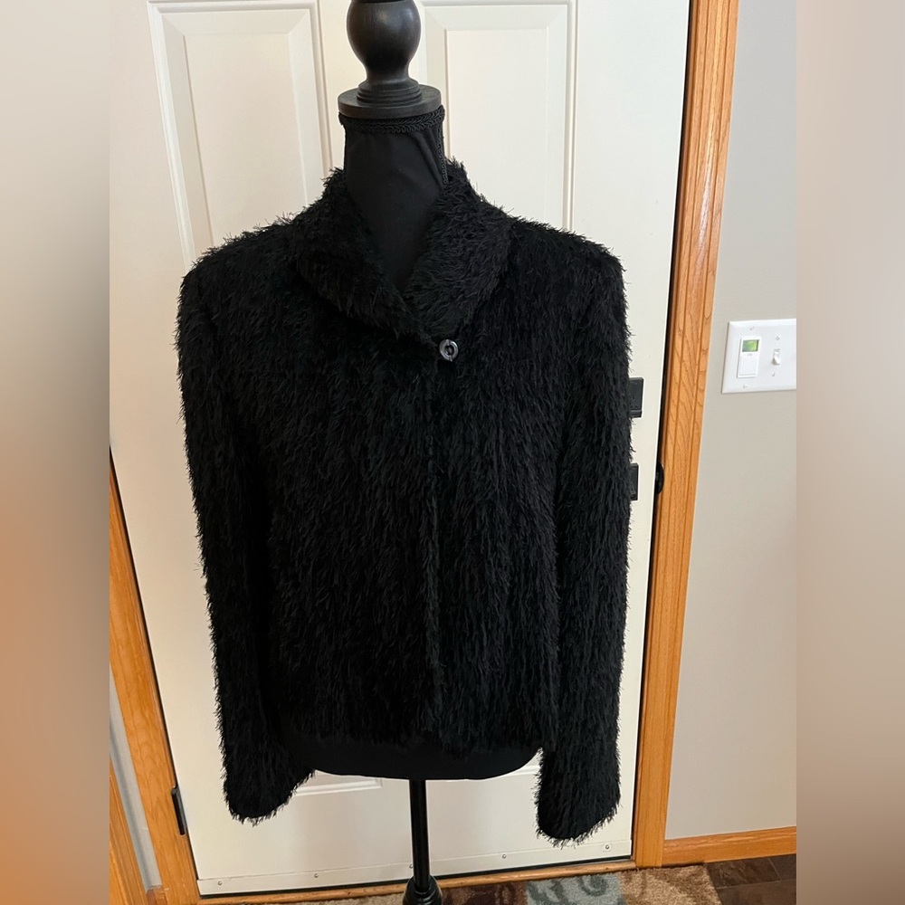 Women’s Emil Rutenberg black shaggy collar waist coat jacket. Size large.